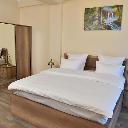 Altunyan Hotel Erivan Exterior foto